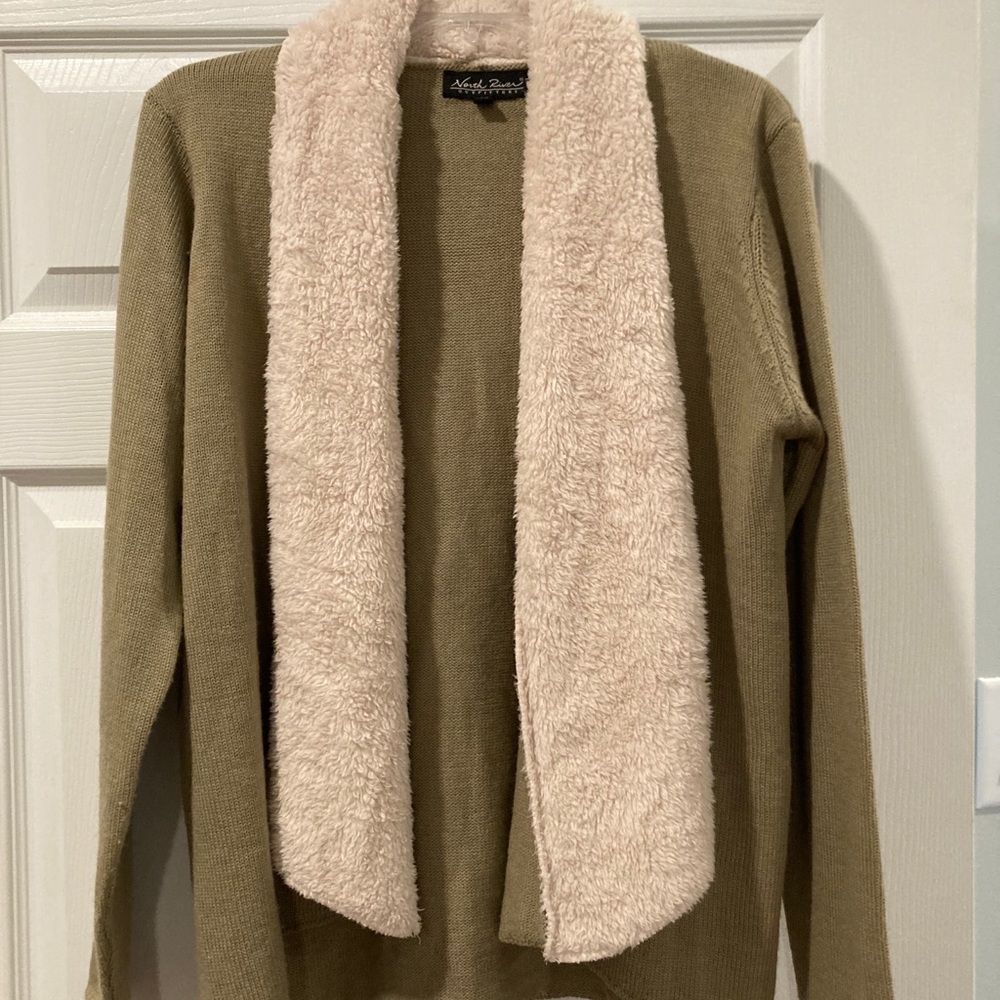 North River Outfitters Cardigan M
Warm and cozy
Perfect for Fall